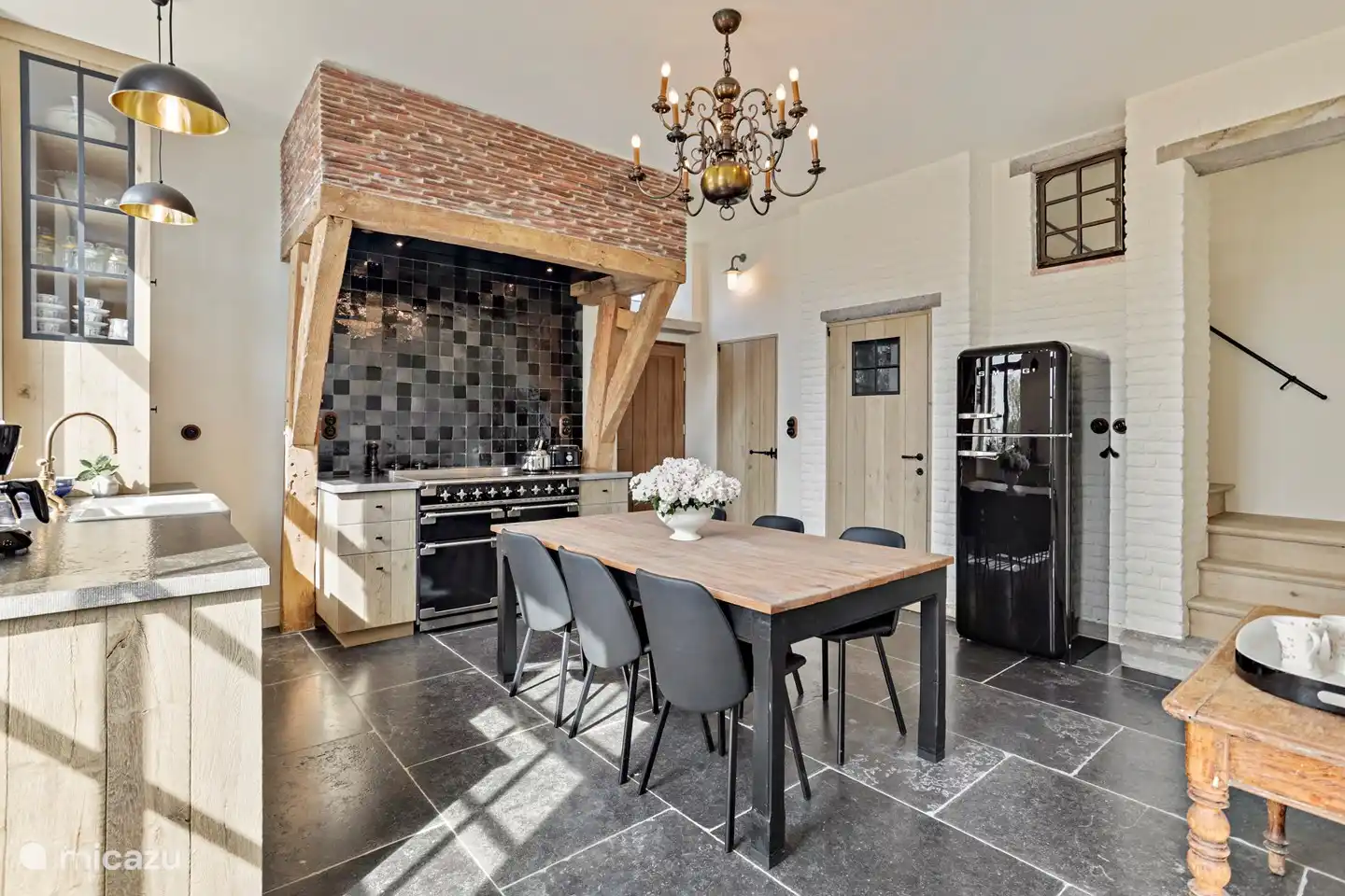 Our very spacious kitchen with all the facilities to prepare a delicious dinner!