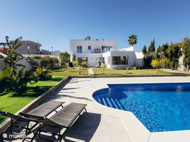 Alojamiento para grupos, España, Costa del Sol, Estepona, villa Hermosa villa con piscina privada