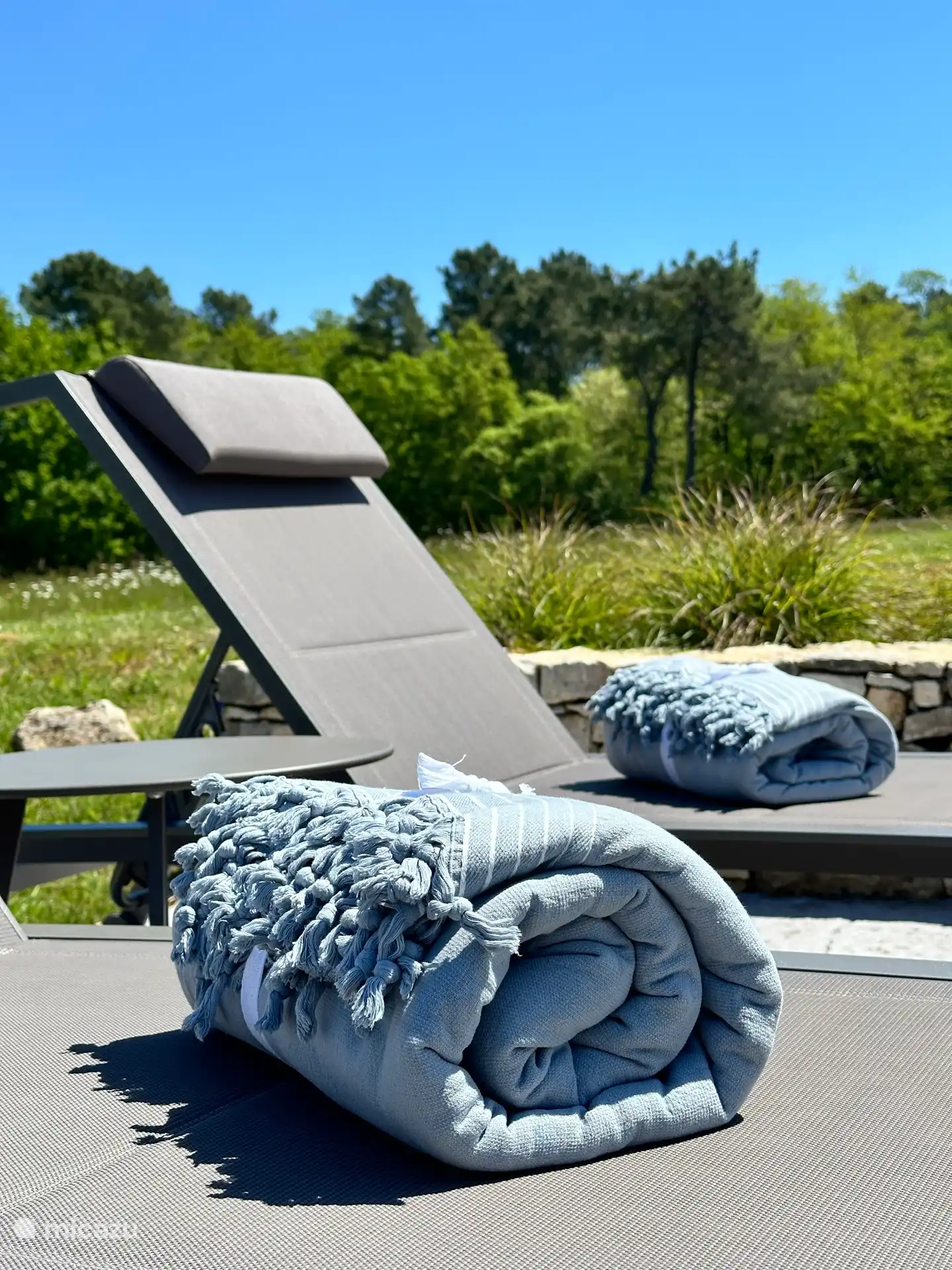 Y compris des serviettes de bain