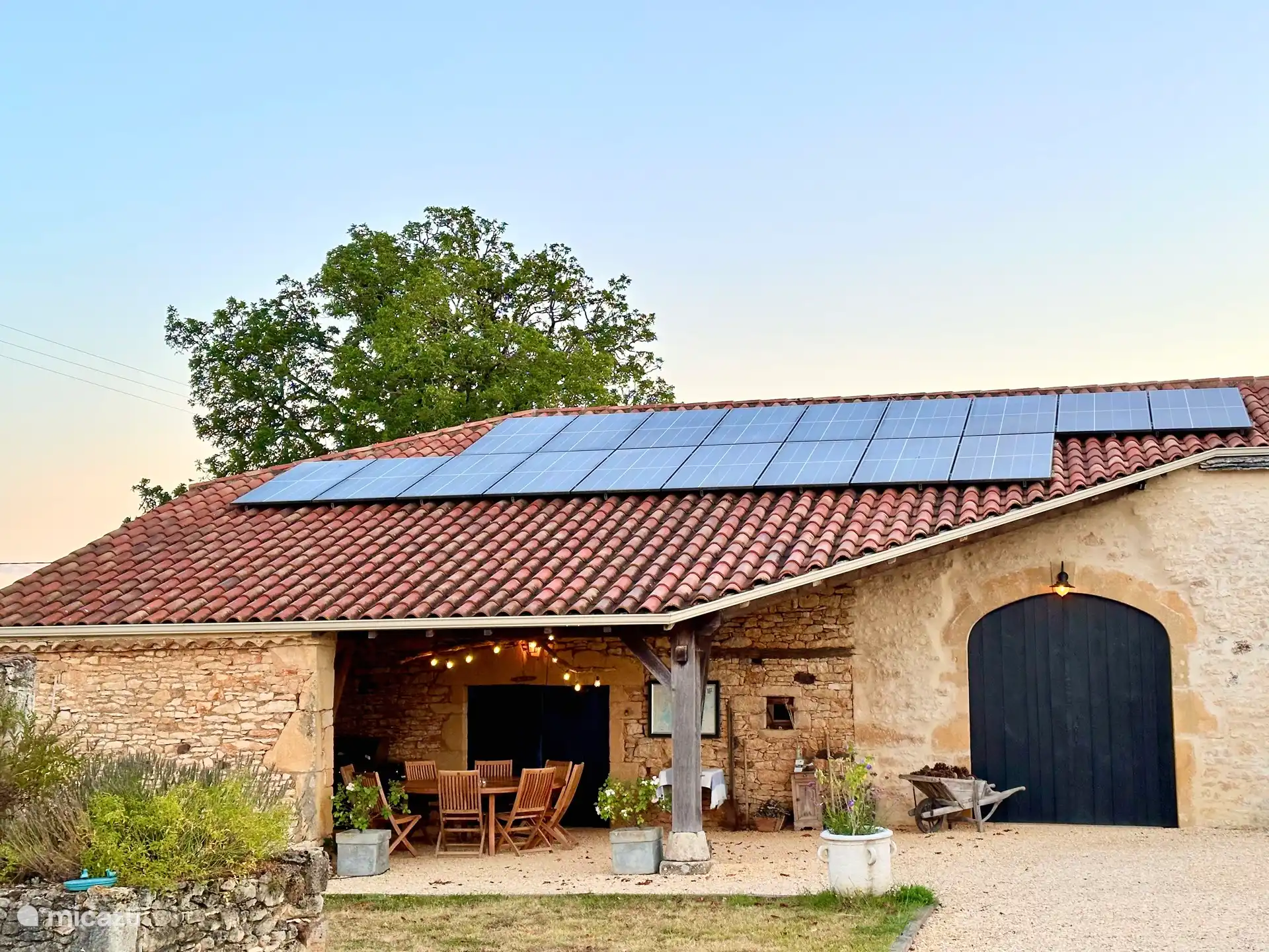 Nous proposons une table d’hôtes tous les lundis et un barbecue chaque mercredi. 