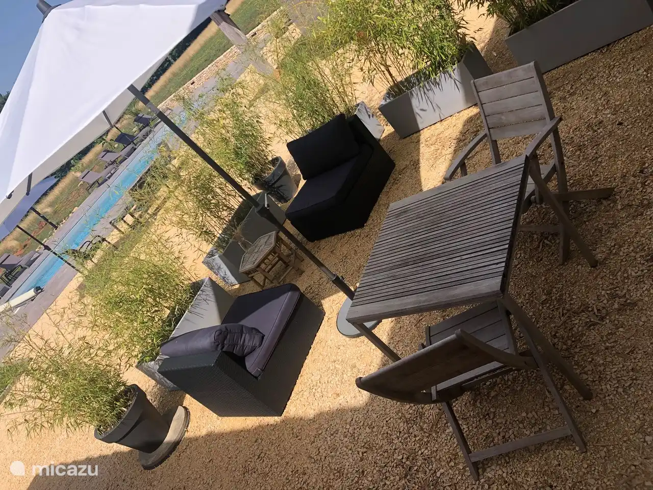 Spacious private terrace on the pool side.
Room en pierre