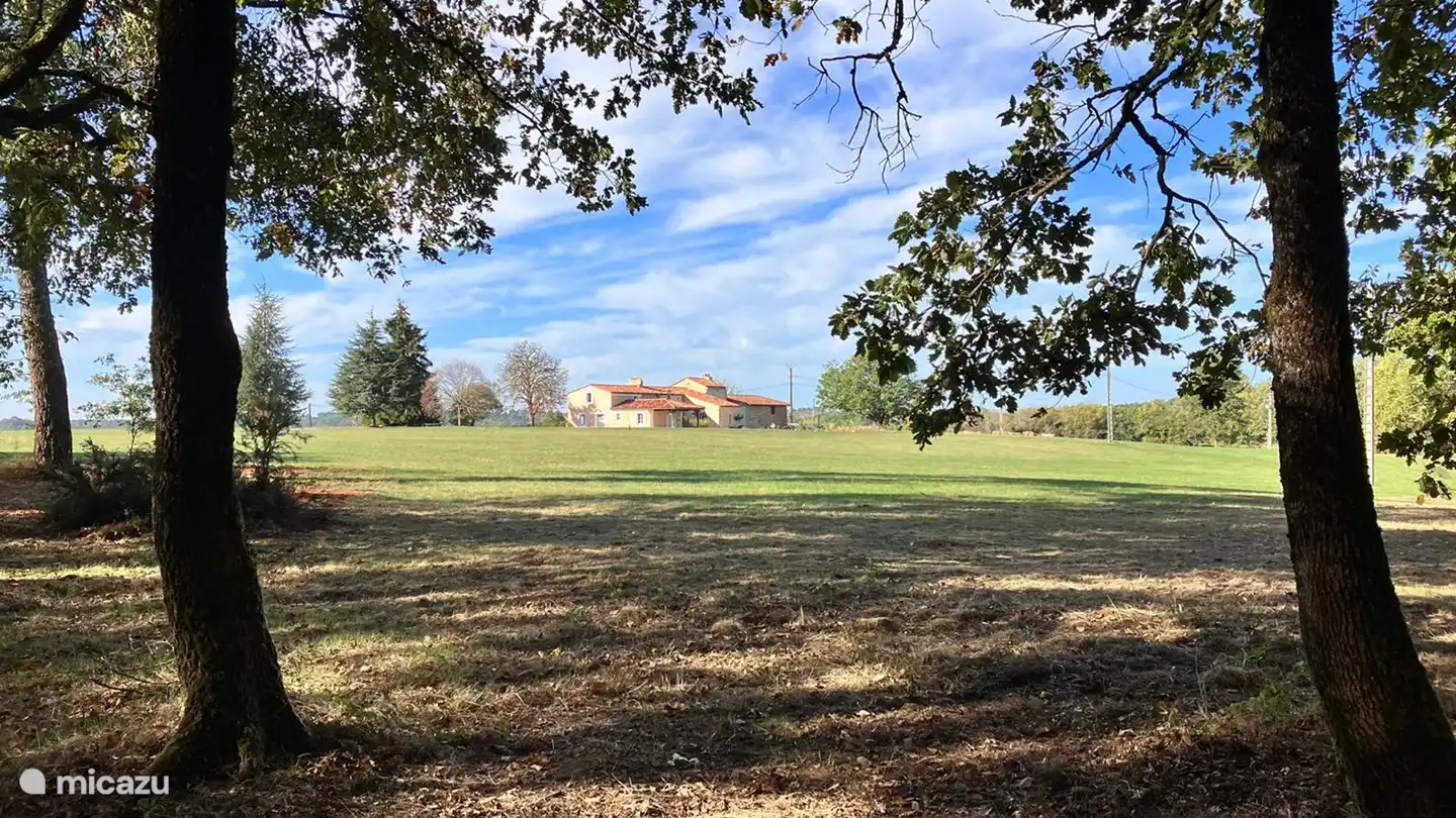 Chambre en pierre is located in a quiet and rural area.
Room en pierre