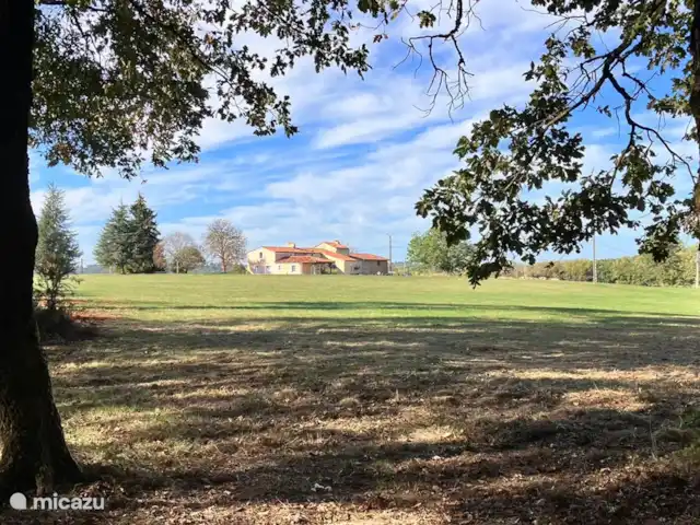 Chambre en pierre - gîte Monpazier en Francia, Lot y Garona, Blanquefort-sur-Briolance - casa rural / cabaña Chambre en pierre está situada en una zona rural y tranquila.
Habitación en piedra
