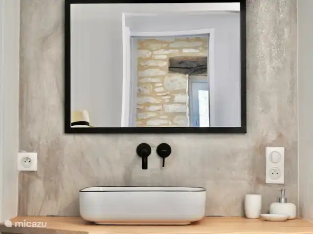 Chambre en pierre - gîte Monpazier en Francia, Lot y Garona, Blanquefort-sur-Briolance - casa rural / cabaña Sanitario.
Habitación en piedra