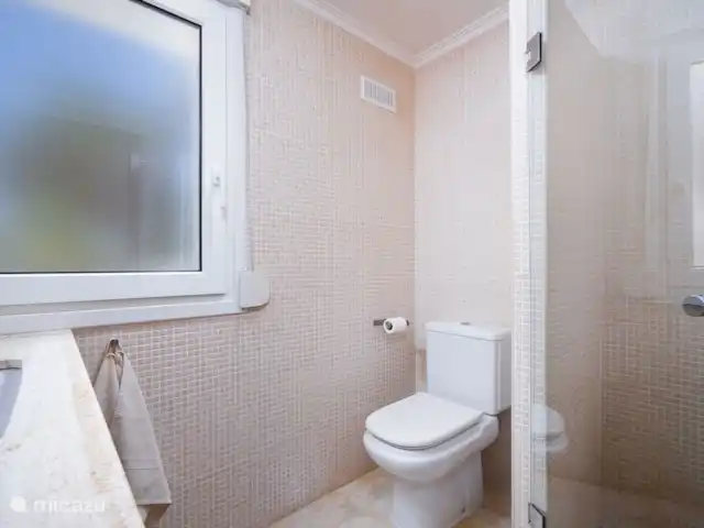 Villa Zara | Espagne, Costa Blanca, Moraira - villa Salle de bain au rez-de-chaussée avec douche, WC et lavabo