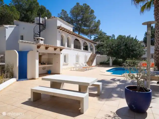 Villa Zara | Espagne, Costa Blanca, Moraira - villa Spacieuse terrasse autour de la piscine privée. Douche extérieure et barbecue
