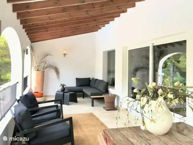 Villa Zara | Espagne, Costa Blanca, Moraira - villa Patio couvert, adjacent au séjour et vue sur la piscine et la terrasse