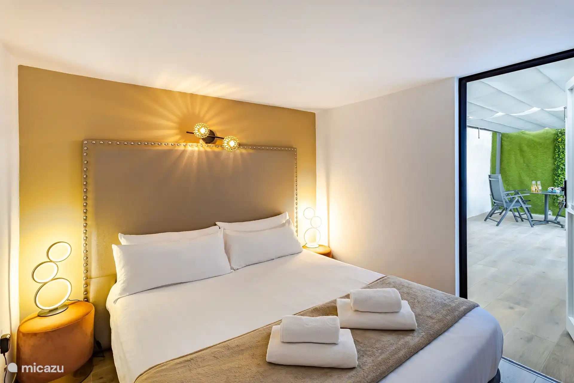 Chambre avec lit double