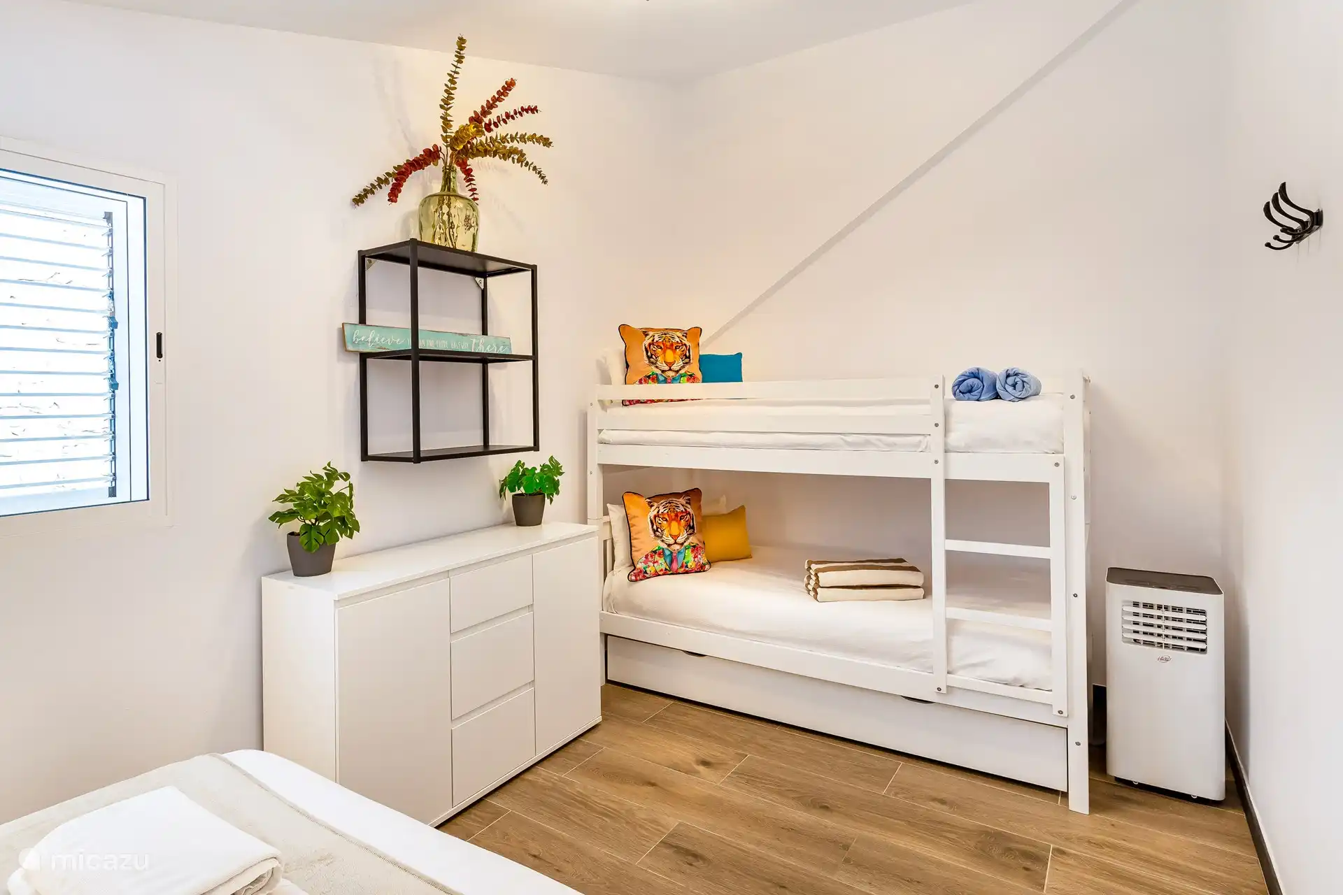 Chambre d’enfant avec lits superposés