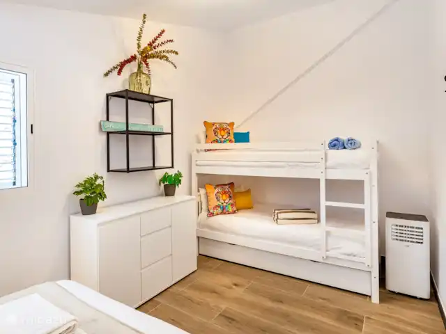 villa huren in Spanje, Gran Canaria, Puerto Rico – Moderne villa met zwembad Kinderkamer met stapelbed