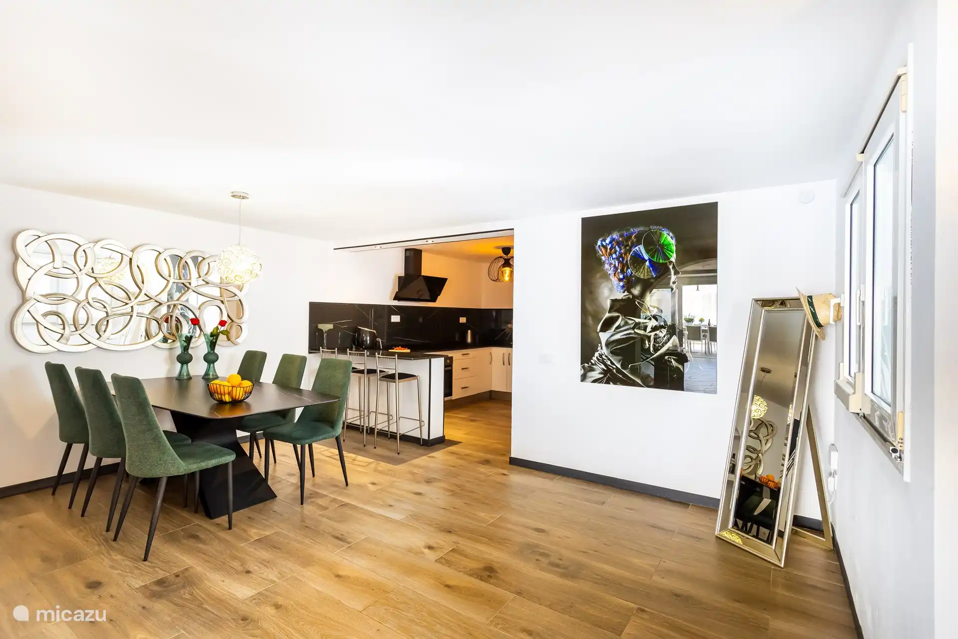 Vous pouvez manger à l’intérieur et à l’extérieur.