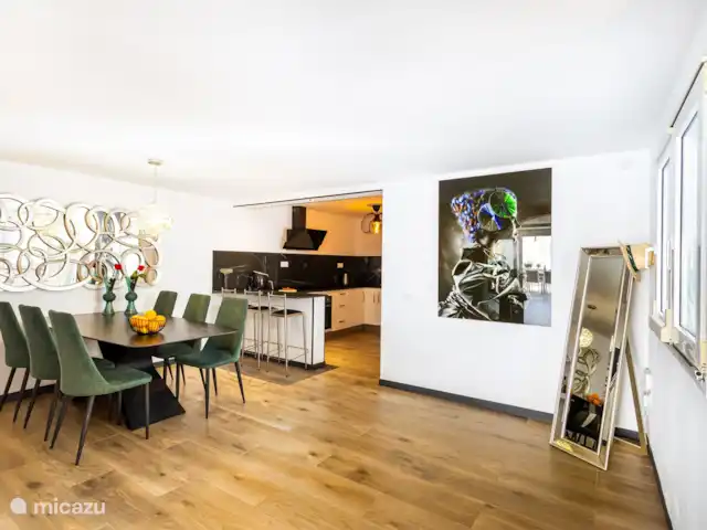 villa huren in Spanje, Gran Canaria, Puerto Rico – Moderne villa met zwembad Er kan zowel binnen als buiten gegeten worden.