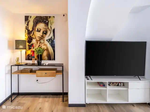 villa huren in Spanje, Gran Canaria, Puerto Rico – Moderne villa met zwembad Woonkamer met TV en bank