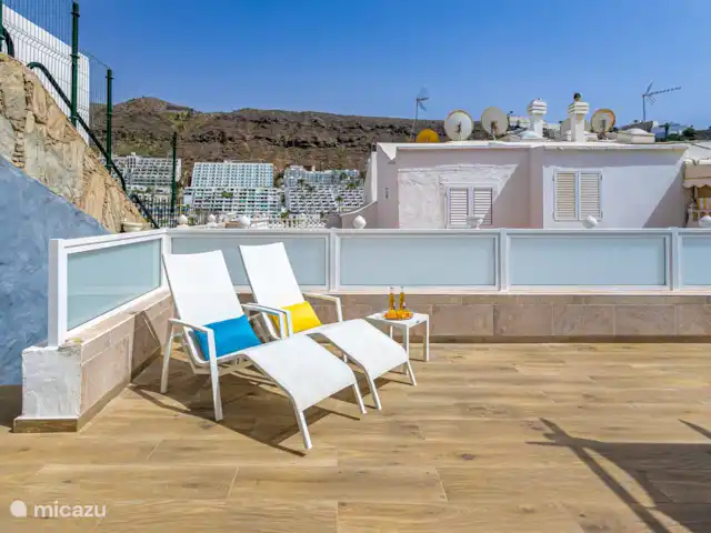 villa huren in Spanje, Gran Canaria, Puerto Rico – Moderne villa met zwembad Er zijn ligstoelen voor de zonaanbidders