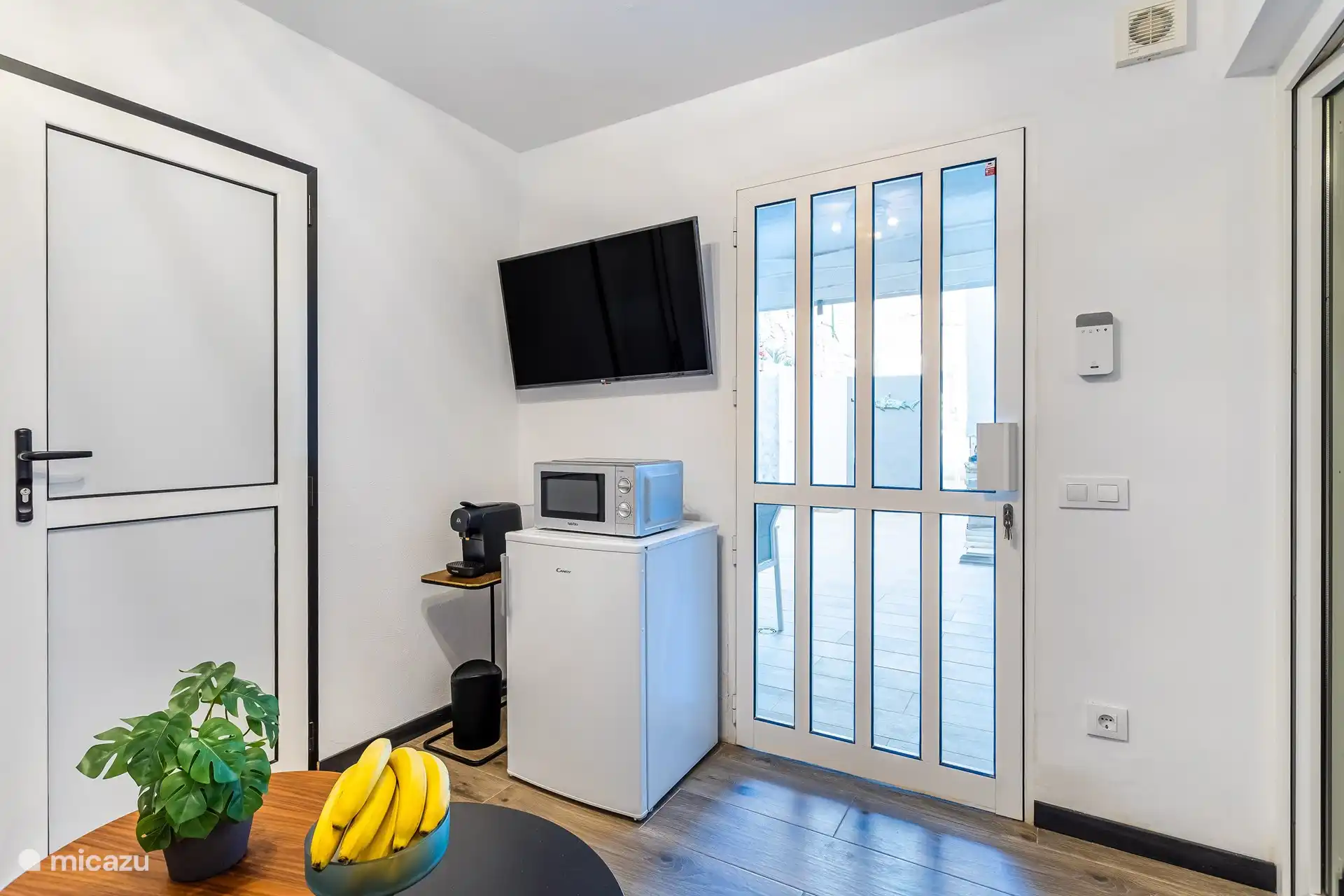 Studio avec TV et canapé-lit