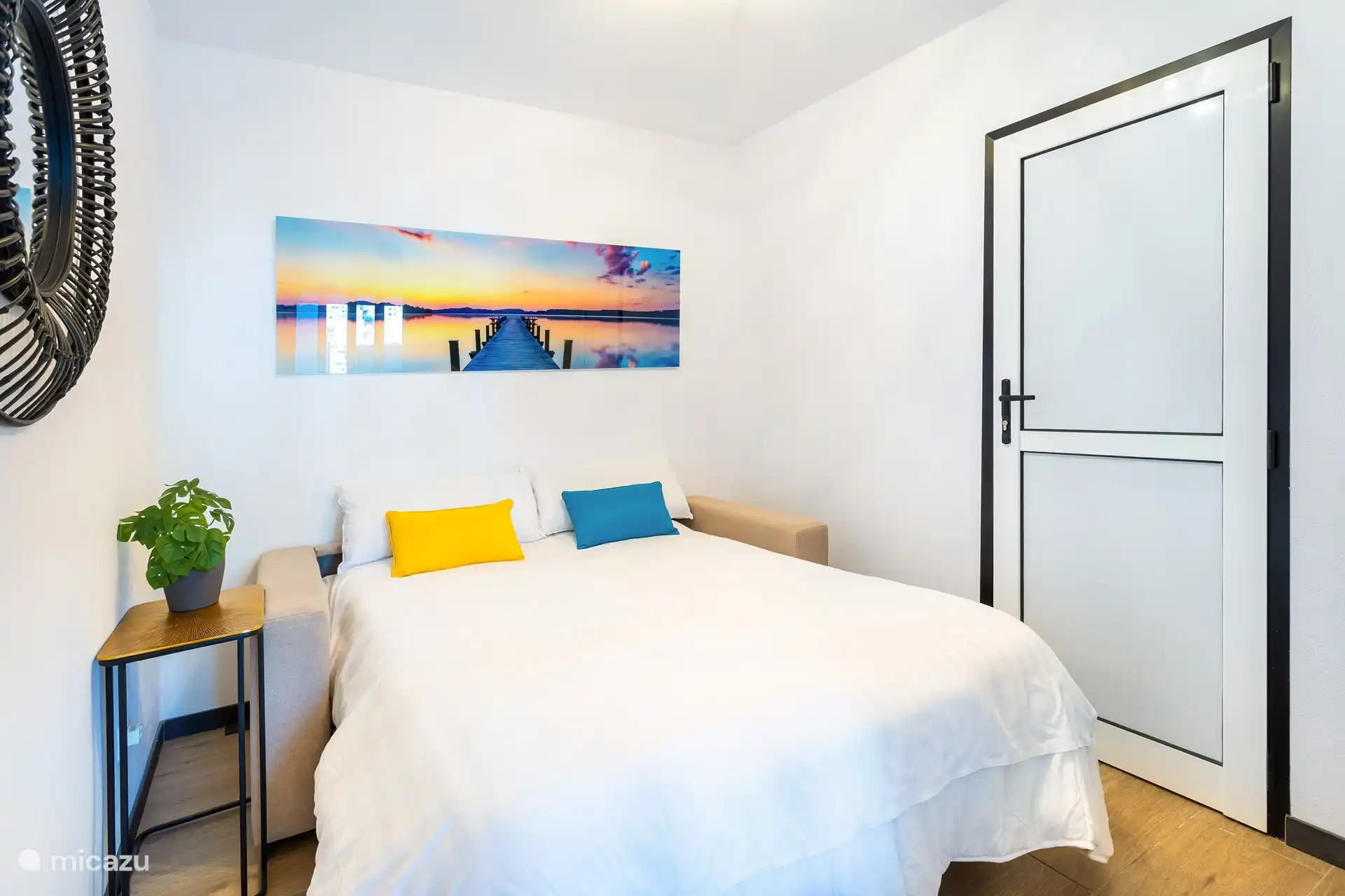 Chambre studio avec lit double