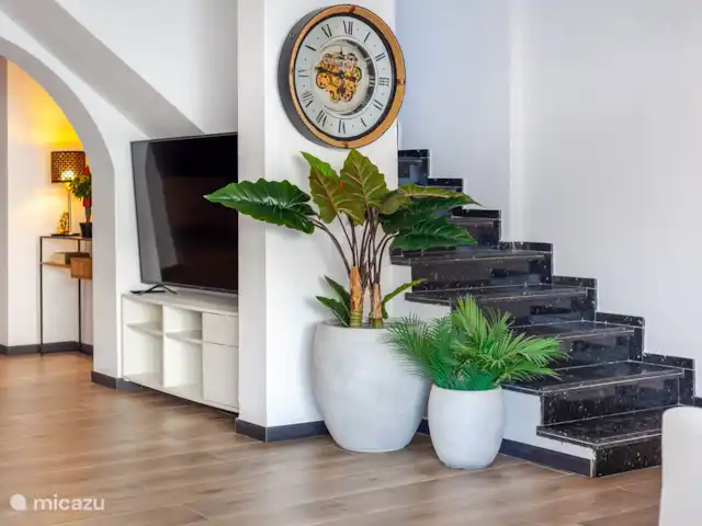 villa huren in Spanje, Gran Canaria, Puerto Rico – Moderne villa met zwembad Veel planten en leuke accessoires