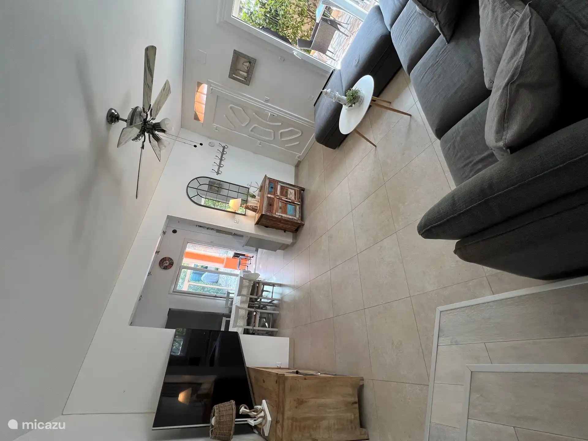 Wohnzimmer mit Blick auf Küche