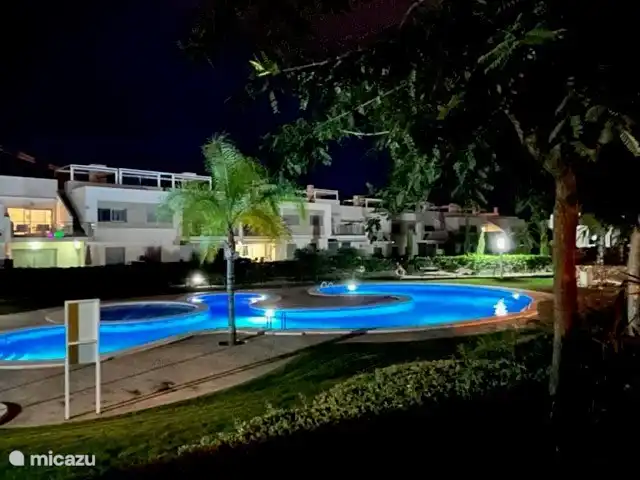 Gemeinschaftsgarten mit Swimmingpool