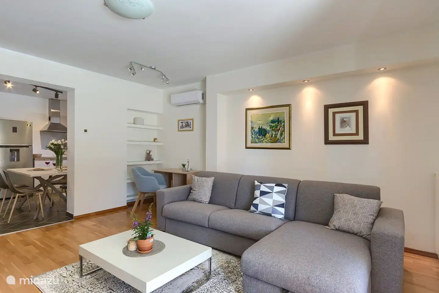 Saliendo de la habitación primer piso