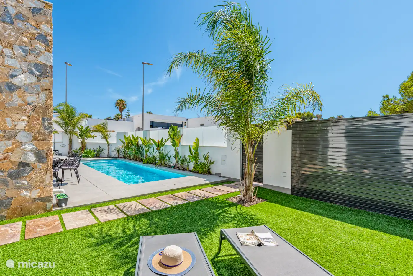 Außenbereich mit 2 Relaxsesseln