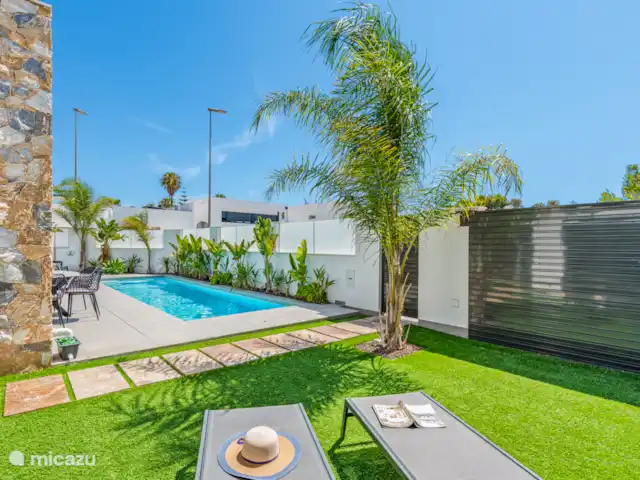 Location de Vacances Espagne, Murcia, Santiago de la Ribera, villa - Villa Costa Calida Espace extérieur avec 2 chaises longues