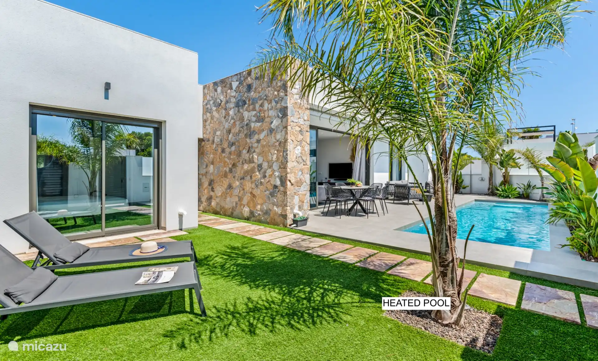 Außenbereich mit 9 Meter Swimmingpool