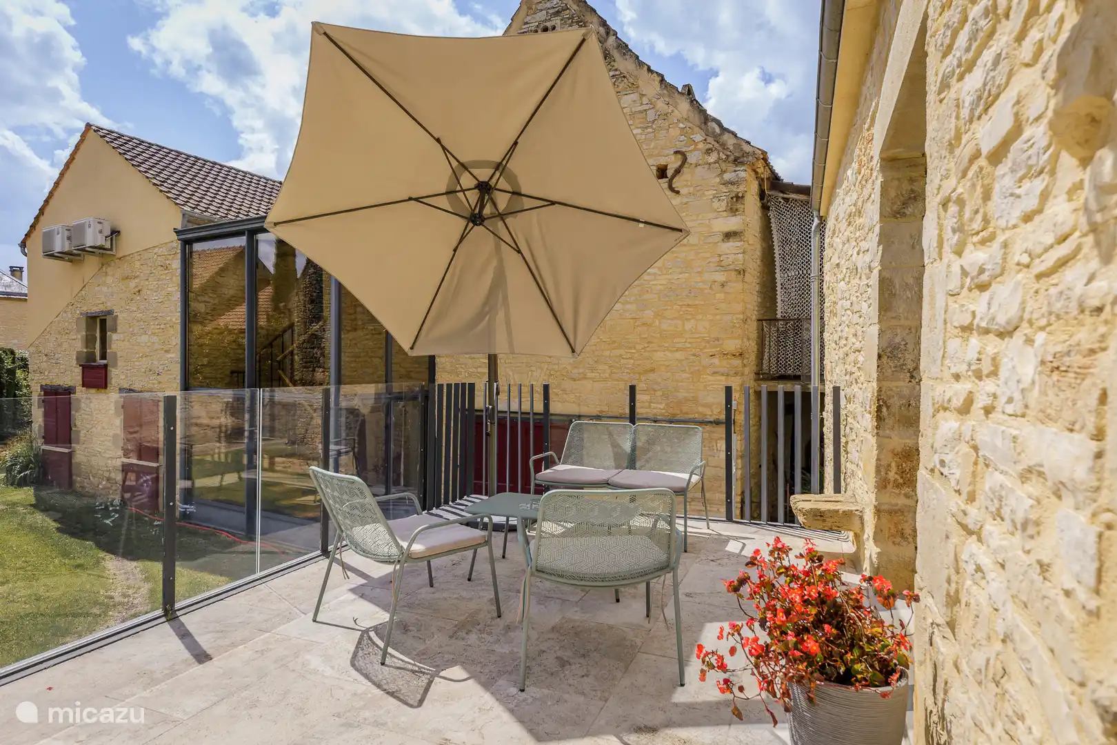 Una terraza con vistas