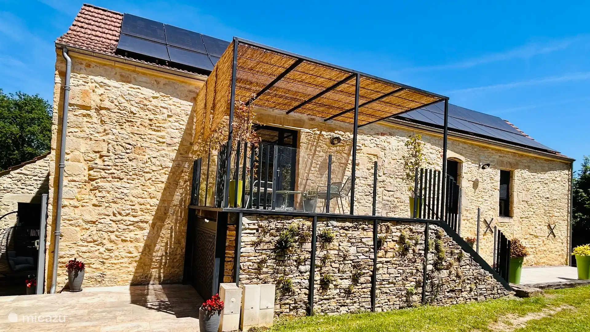 Maison avant avec terrasse