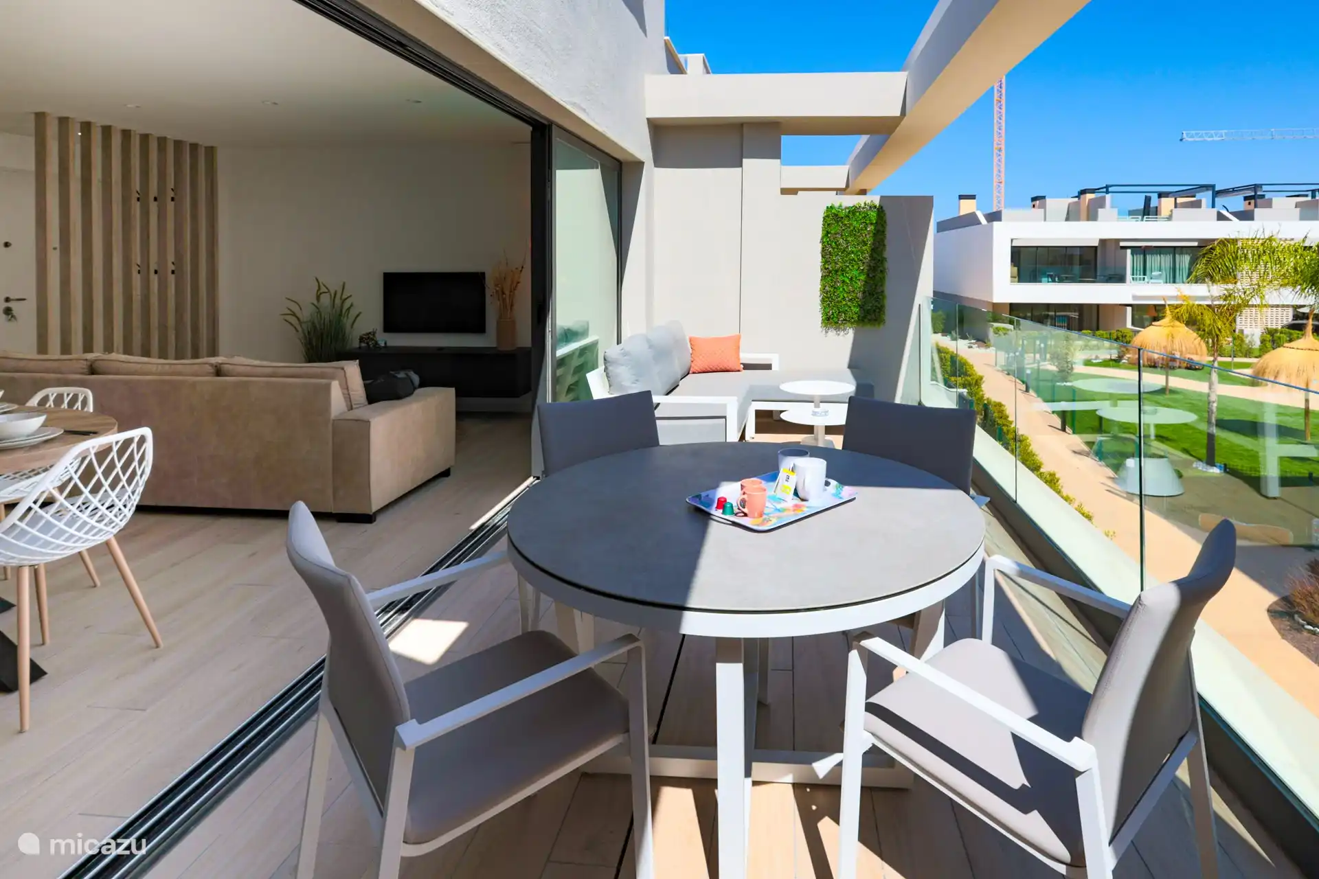 Balcon en bas du salon