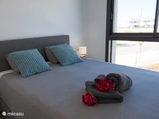 Casa Madreselva Santa Rosalia Resort | Espagne, Costa Cálida, Torre Pacheco - appartement Chambre principale avec salle de bain attenante et placards