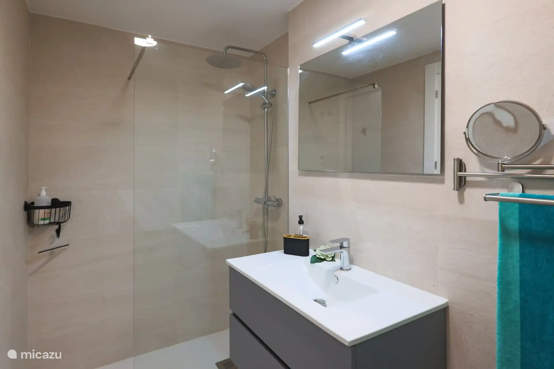 Salle de bain couloir