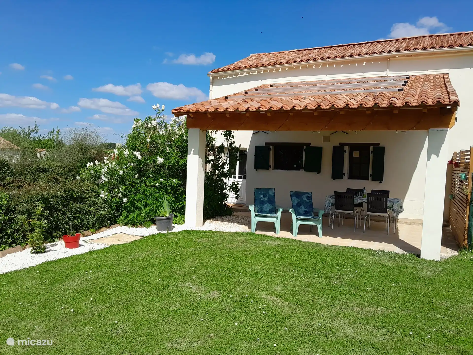 Pérgola sombreada para la zona del patio