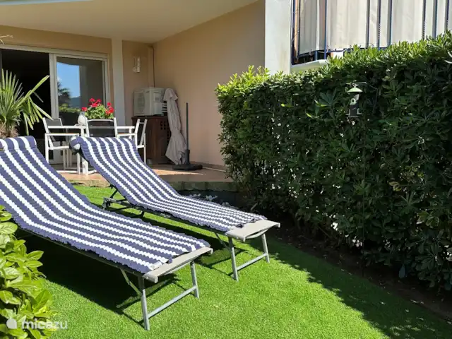 Appartement A02 les Pins Bleus | France, Côte d'Azur, Sainte-Maxime - appartement 2 chaises longues