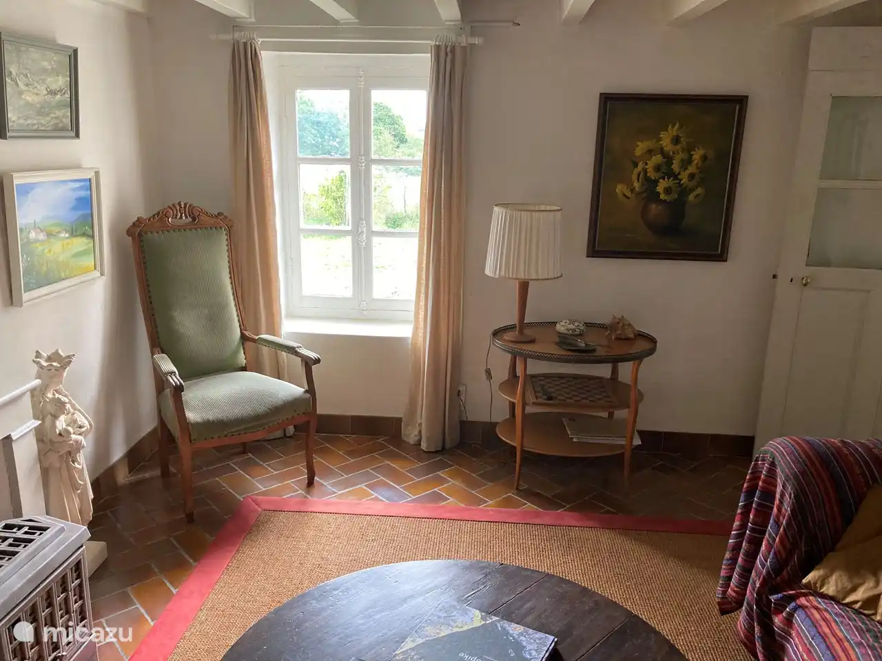 le petit salon à côté de la cuisine au rez-de-chaussée