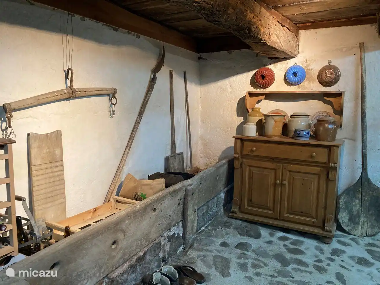 l'ancienne écurie fait office de buanderie, toujours fraîche