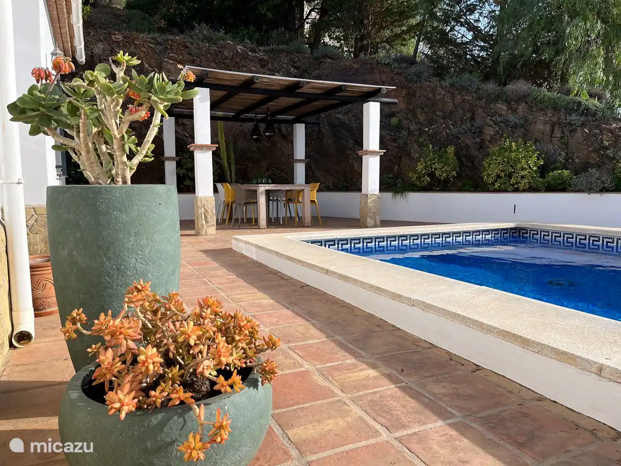 Het zwembad van Casa Saga is een heerlijke plek om te ontspannen en te verfrissen.