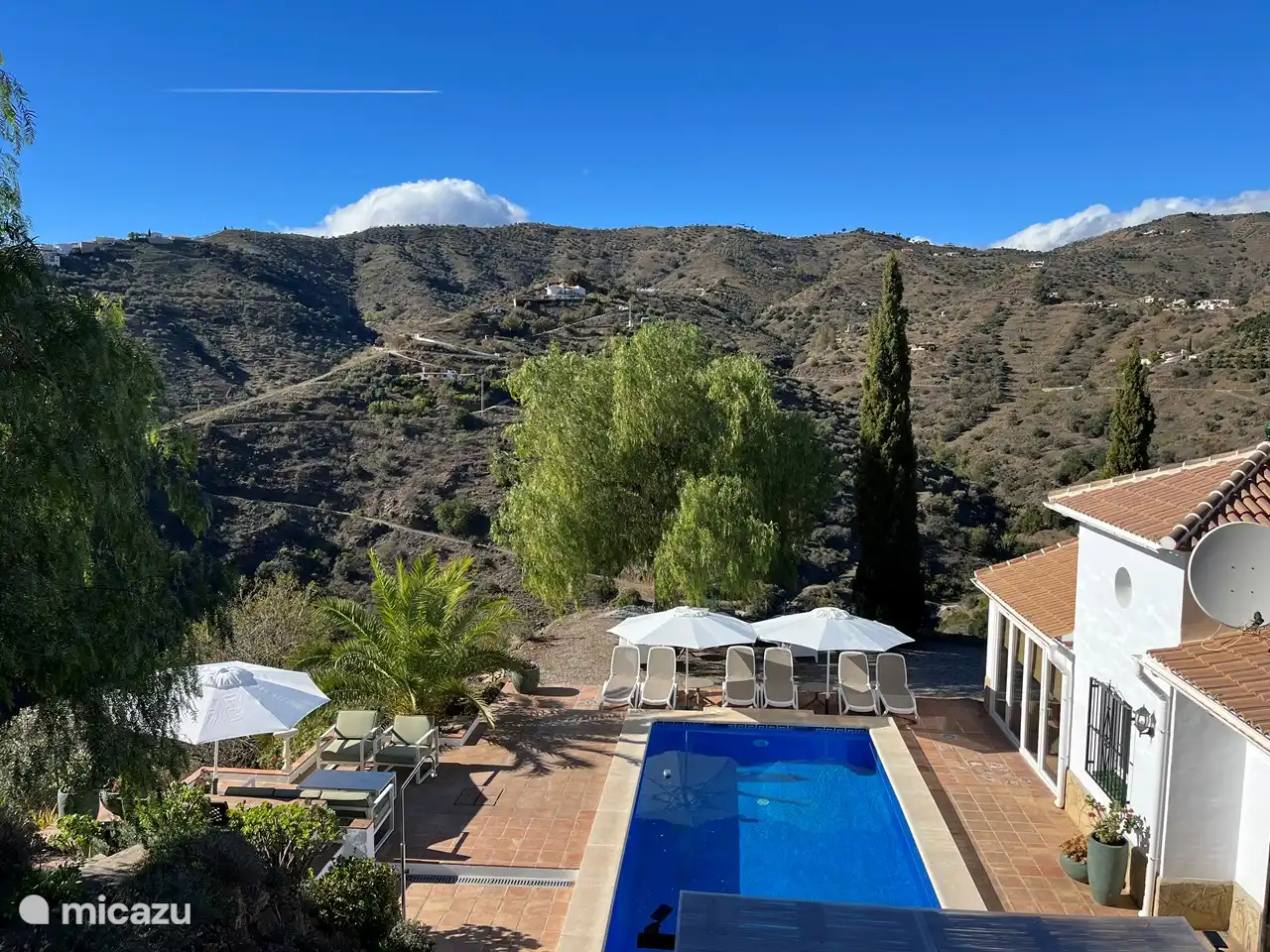 Hier kun je de hectiek van het moderne leven achter je laten en jezelf onderdompelen in de betoverende landelijke omgeving van Andalusië.