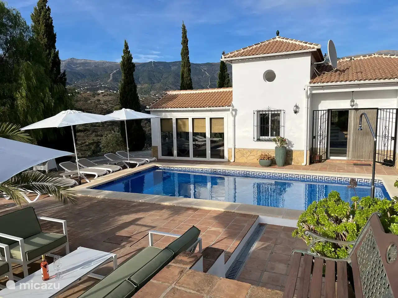 Casa Saga is meer dan alleen een accommodatie; het is een oase van rust, waar gasten kunnen ontsnappen aan de drukte van het dagelijkse leven en volledig kunnen opgaan in de schoonheid van de natuur.
