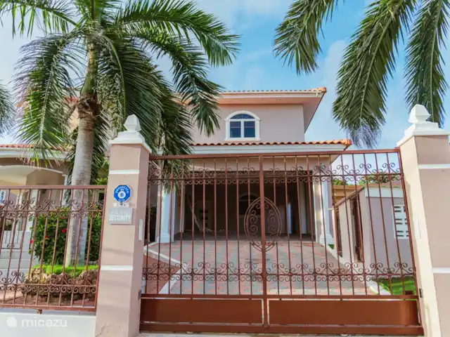 Villa Lucie | Curaçao, Banda Ariba (est), Vista Royal - villa Côté Villa Lucia avec un grand parking