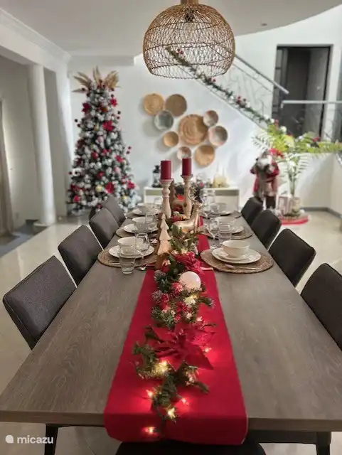 Réservez votre séjour dès maintenant et profitez de l’ambiance festive. Nous vous promettons que vous n’aurez pas à installer les décorations de Noël ici, nous l’avons déjà fait. Mais si vous souhaitez accrocher une boule de Noël, amusez-vous bien ! 