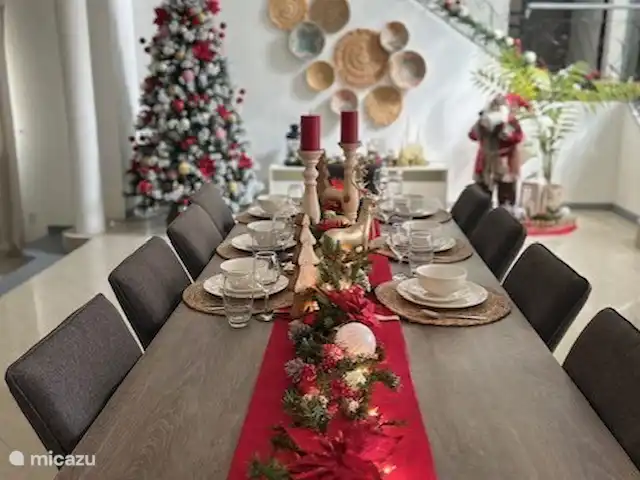 Villa Lucie | Curaçao, Banda Ariba (est), Vista Royal - villa Réservez votre séjour dès maintenant et profitez de l’ambiance festive. Nous vous promettons que vous n’aurez pas à installer les décorations de Noël ici, nous l’avons déjà fait. Mais si vous souhaitez accrocher une boule de Noël, amusez-vous bien !