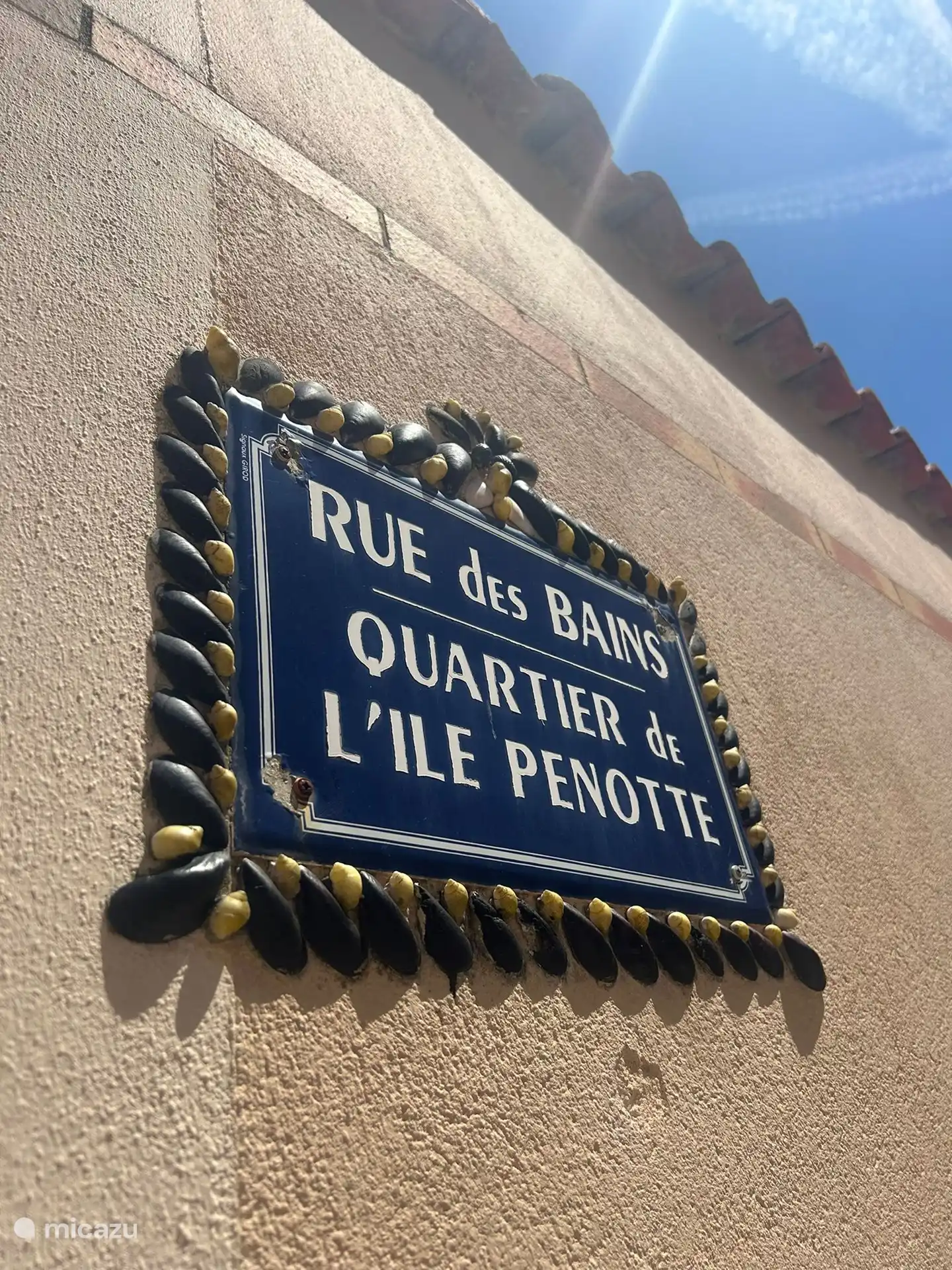 Anblick. Straßen mit Muschel-Tableaus. Quartier L'^ile Penotte.