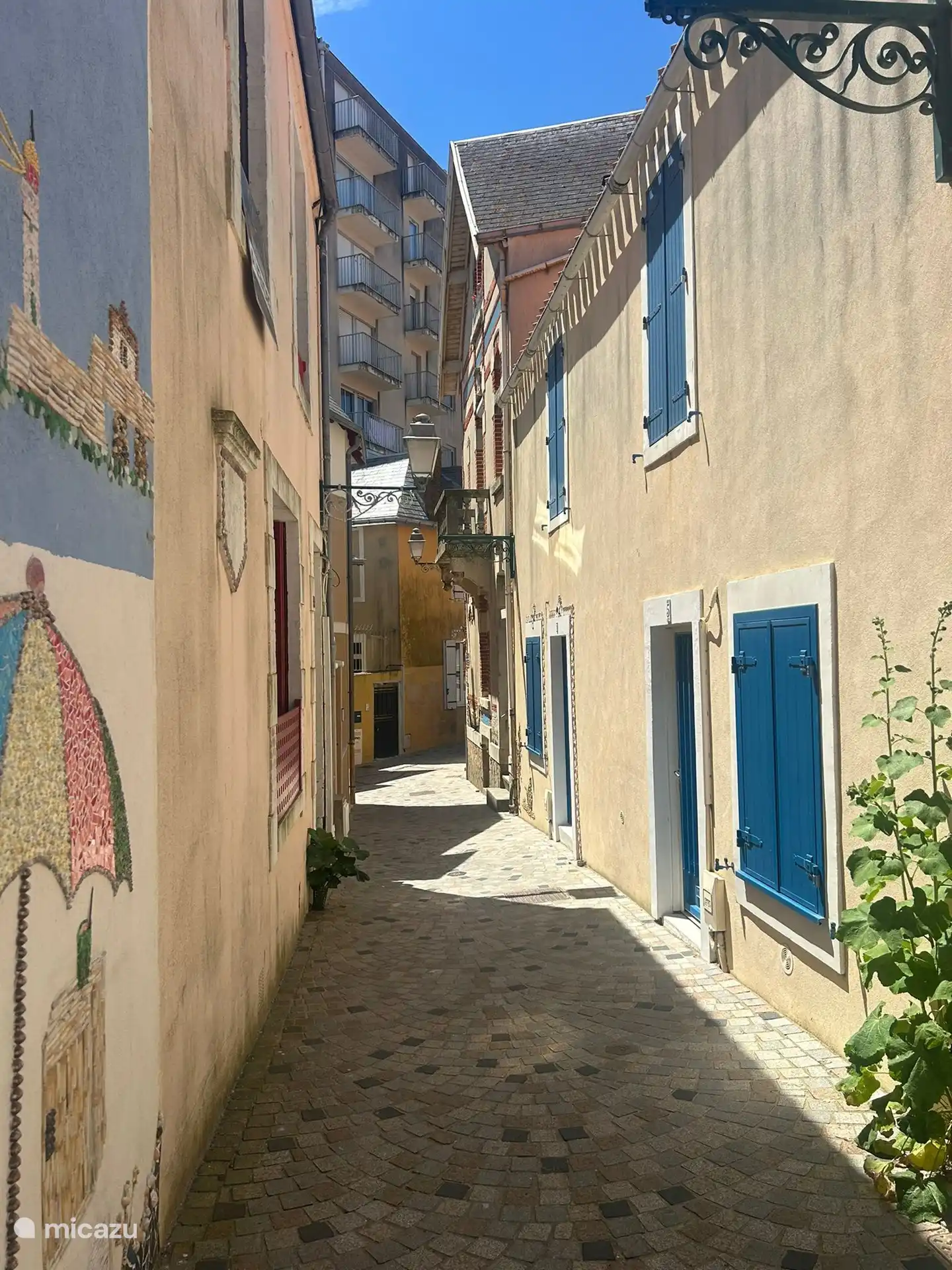 Anblick. Straßen mit Muschel-Tableaus. Quartier L'^ile Penotte.