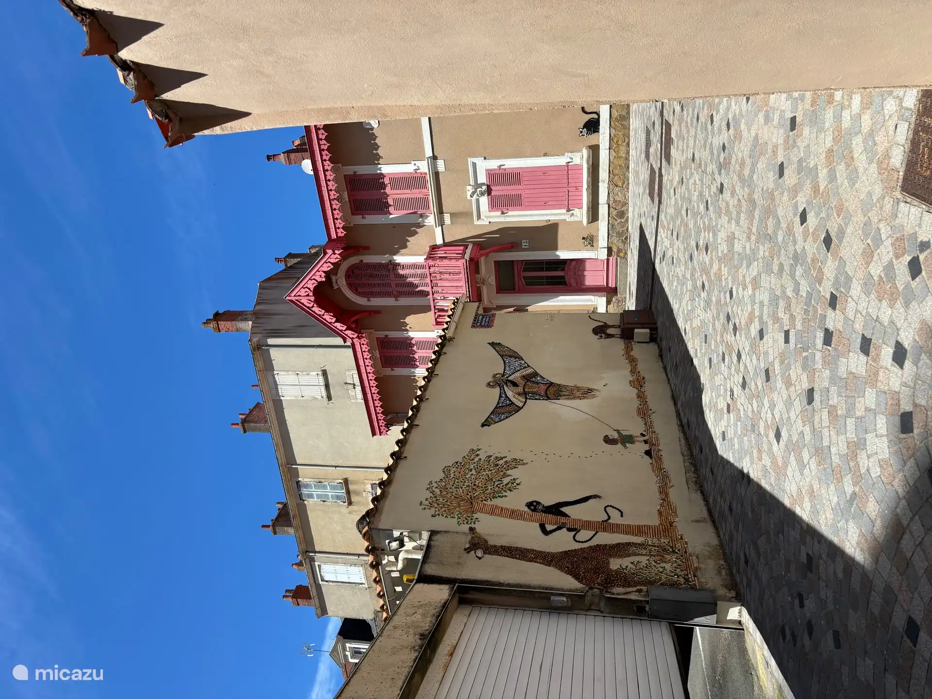 Anblick. Straßen mit Muschel-Tableaus. Quartier L'^ile Penotte.