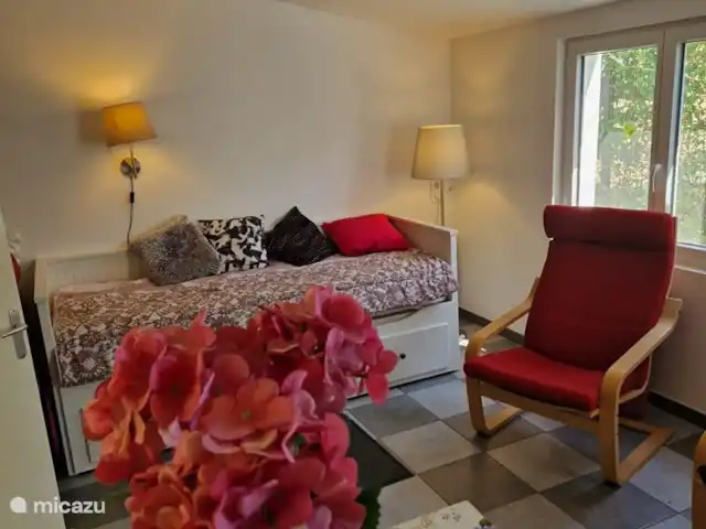 Studio Le Clos Robert incl. ontbijt huren in Frankrijk, Vendée, Longeville-sur-Mer - vakantiehuis Woongedeelte met slaapbank.