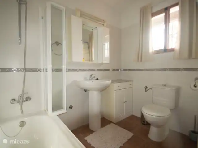 Casa Rustica en España, Andalucía, Canillas de Aceituno - casa vacacional baño de la amapola