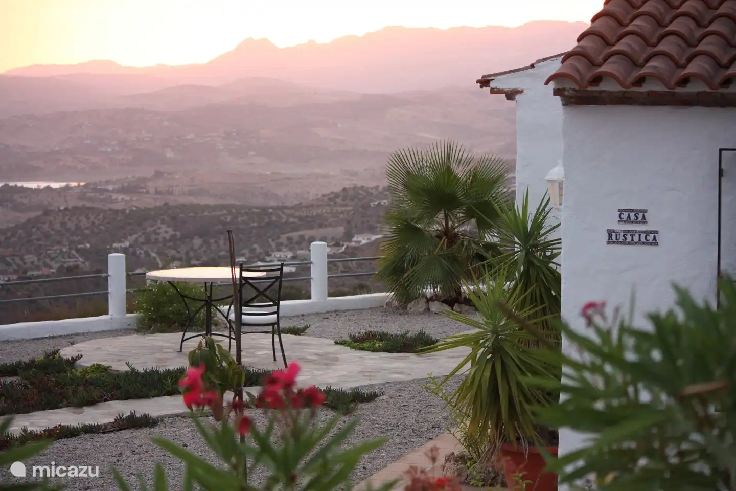 Sonnenuntergang und Blick auf den See