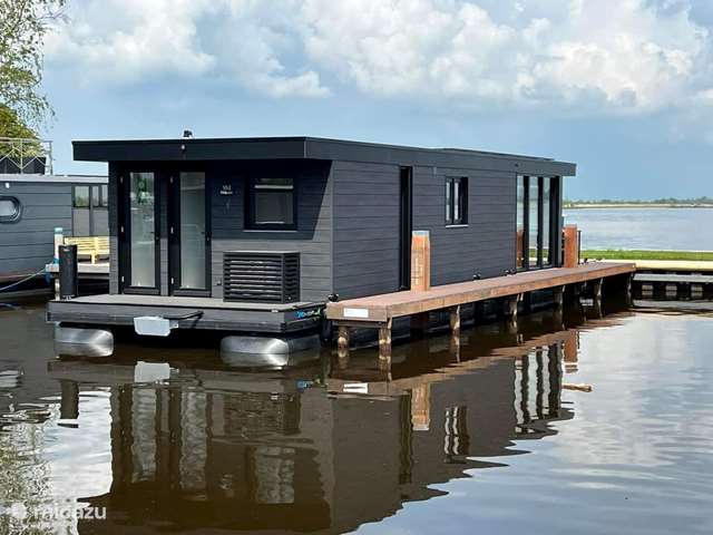 Holiday home in Netherlands, Friesland, Offingawier – apartment Holiday houseboat De Waterparel