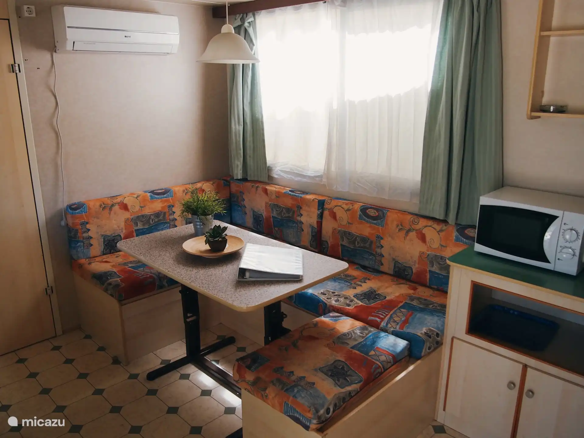 Escape to Tuscany. Stay in our comfortable chalet with swimming pool, beautiful nature and the most beautiful cities such as Lucca, Pisa and Florence a short distance away.